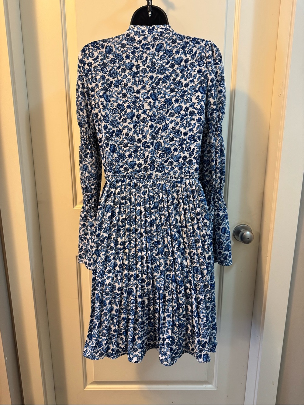 MICHAEL Michael Kors Blue White Floral Pleated Dress Smocked Bell Sleeve XS - Picture 10 of 12